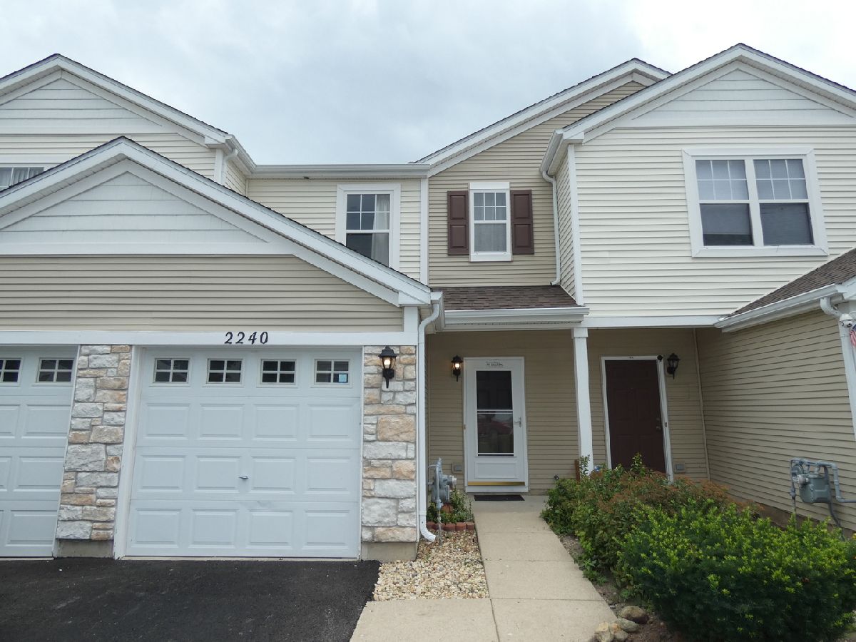 2240 Flagstone Lane, Carpentersville, Illinois 60110 MLS 11151912