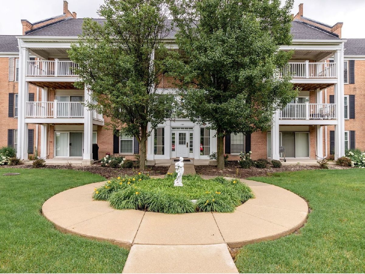 Three Fountains On The Lake Rolling Meadows IL, Condominiums For Sale