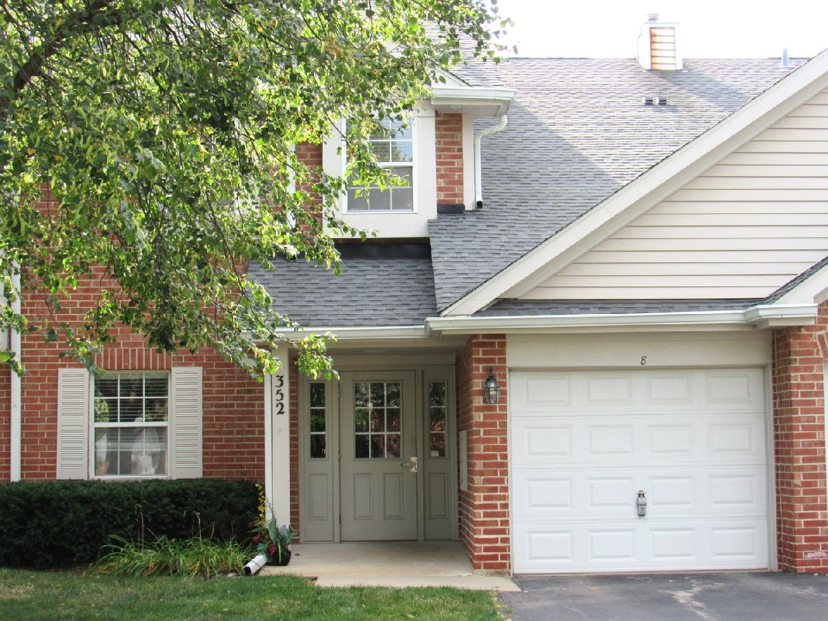 Townhomes & Condos Rented Heatherwood Schaumburg Illinois, 352 Pembroke