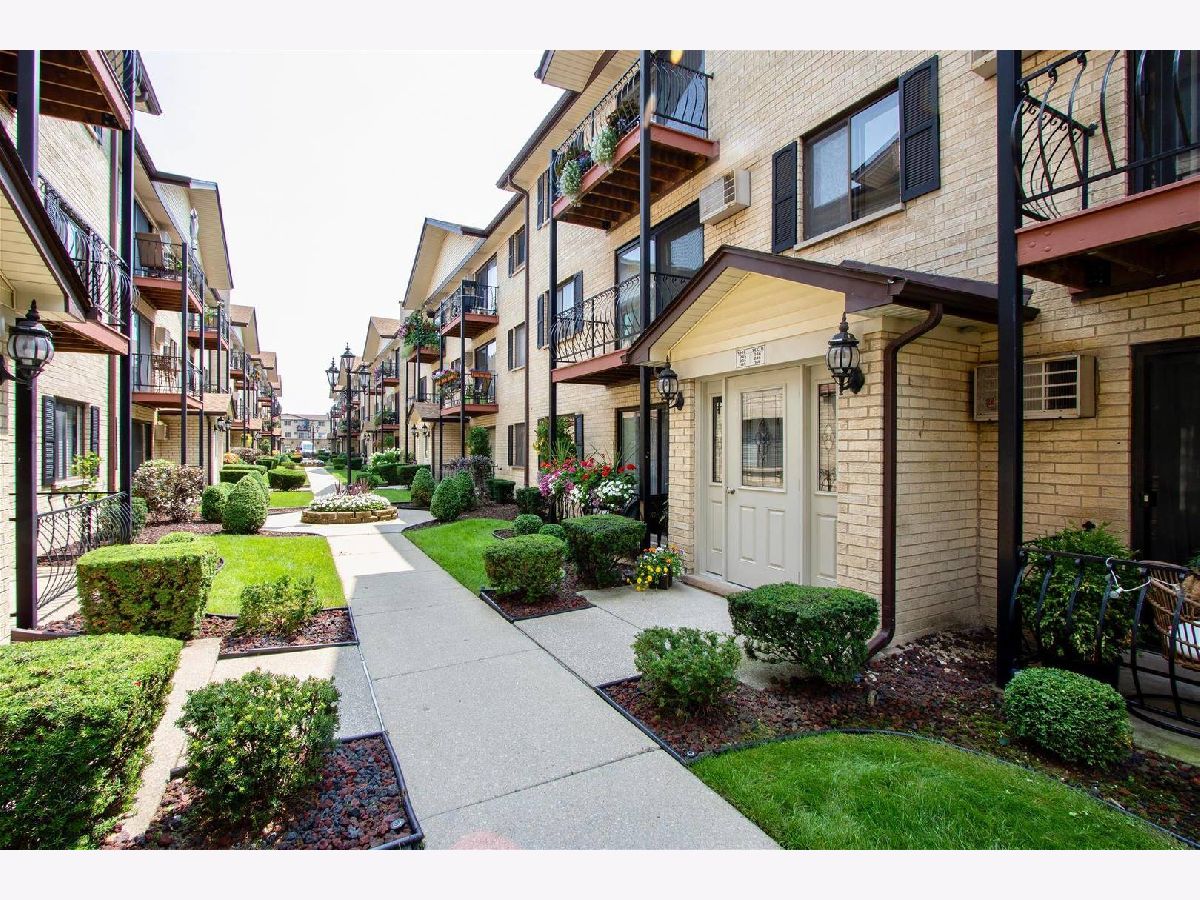 Condominiums Sold Forest Villa Chicago Illinois, 5147 East River