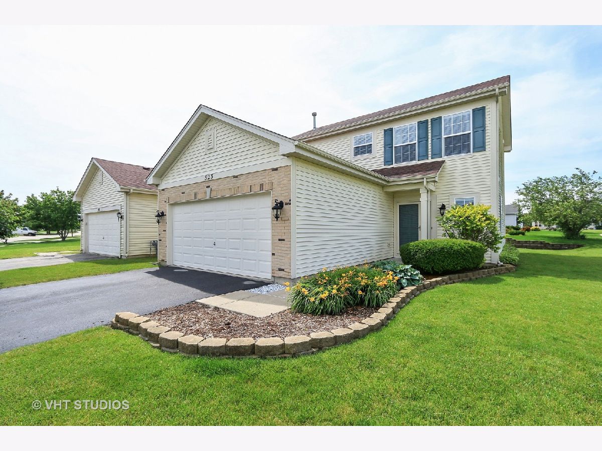 Homes & Townhomes Rented Lakewood Grove Round Lake Illinois, 323 Norwell