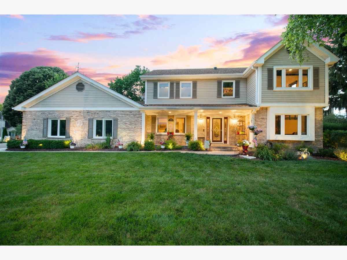 Homes & Condos & Townhomes Sold Highland Glen Elgin Illinois, 950 Stonehaven