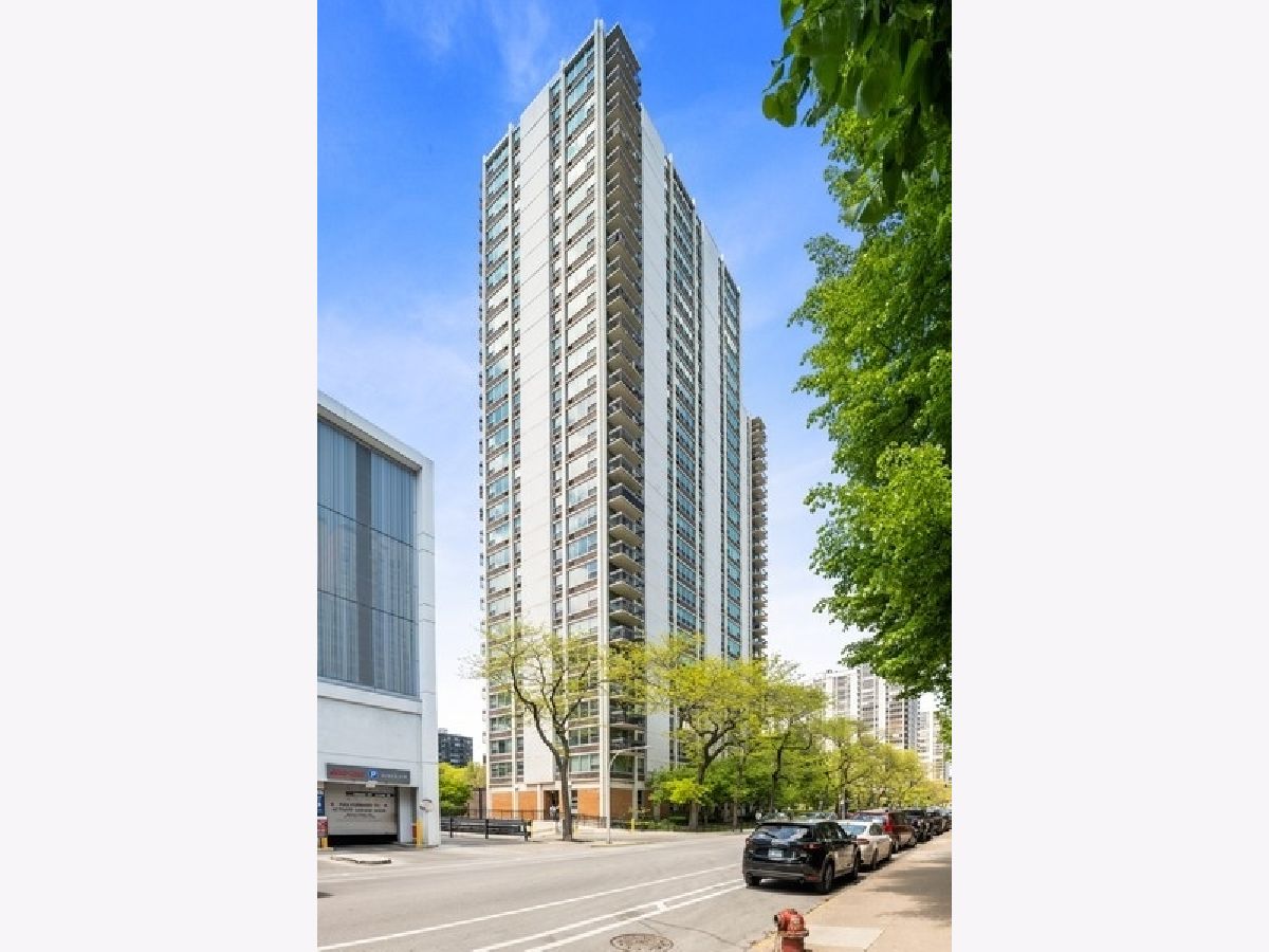 Condominiums Sold Eliot House Chicago Illinois, 1255 Sandburg