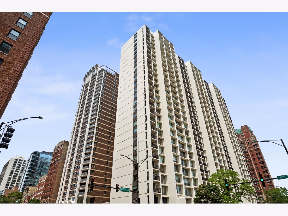 Condominiums Sold Harbor House Chicago Illinois, 3200 Lake Shore