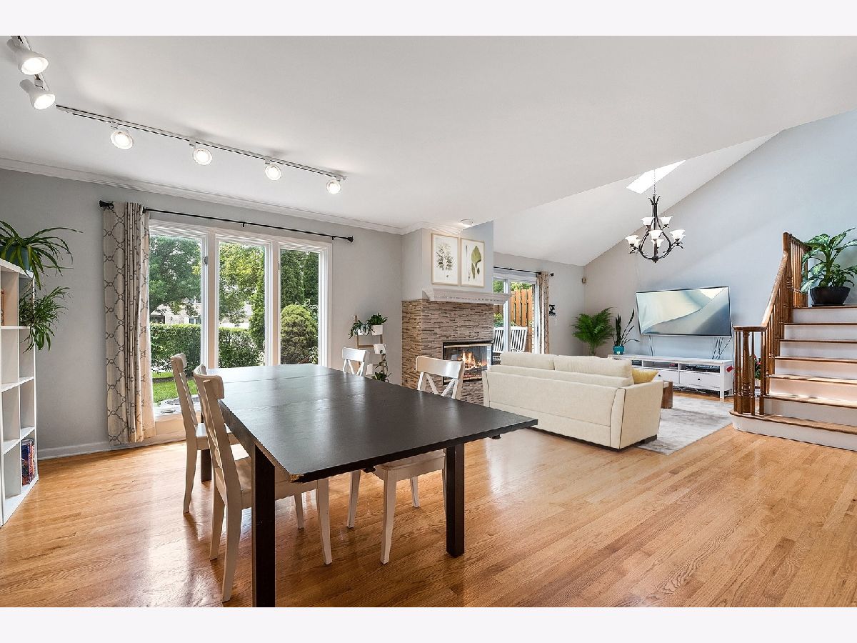 Townhomes & Homes Sold Norman Courts Darien Illinois, 1435 Coventry