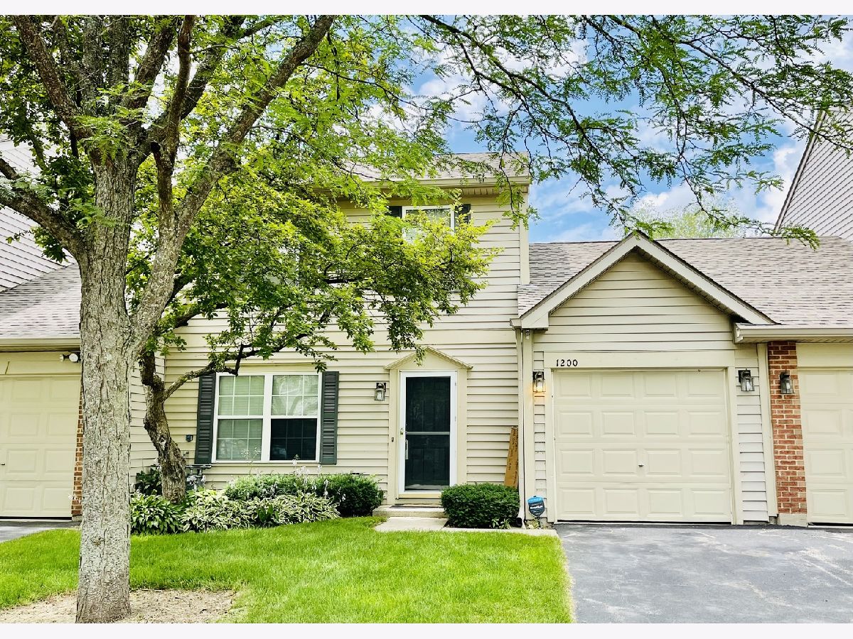 Fairfield Village Round Lake Beach IL, Condos & Townhomes For Sale