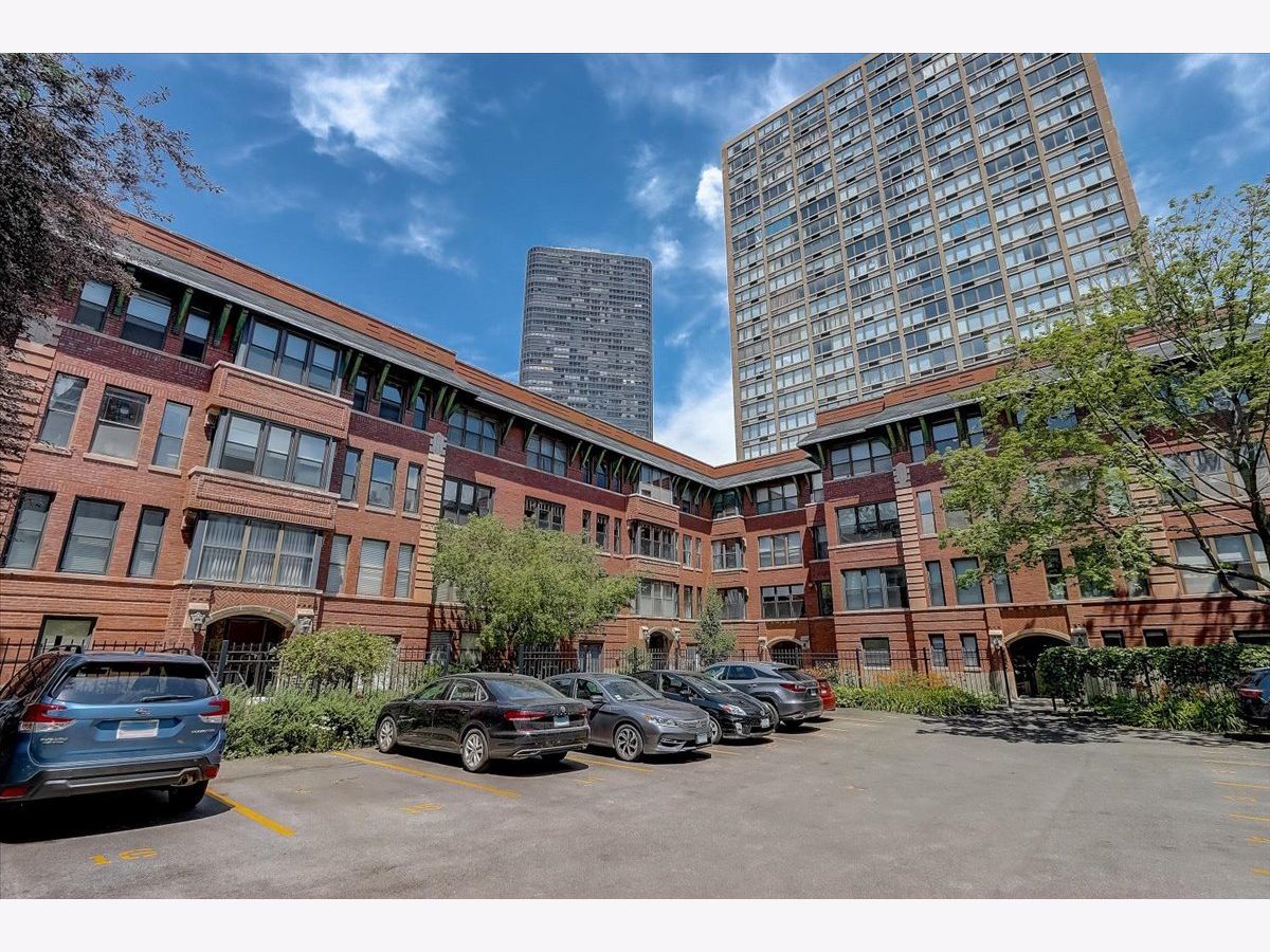 Condominiums Sold Kenton Court Chicago Illinois, 5319 Kenmore