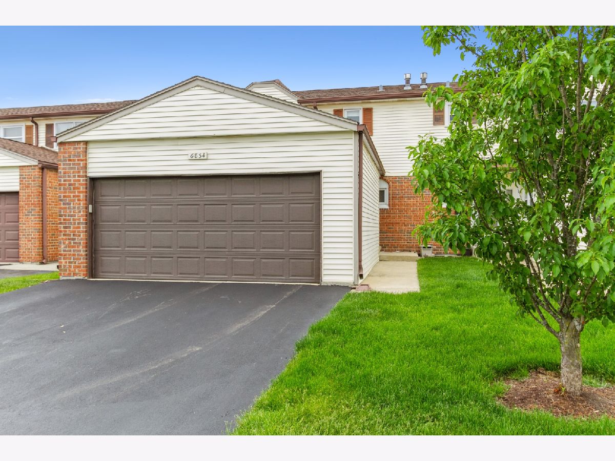 Townhomes & Condos & Homes Sold Brementowne Villas Tinley Park Illinois, 6834 Winston