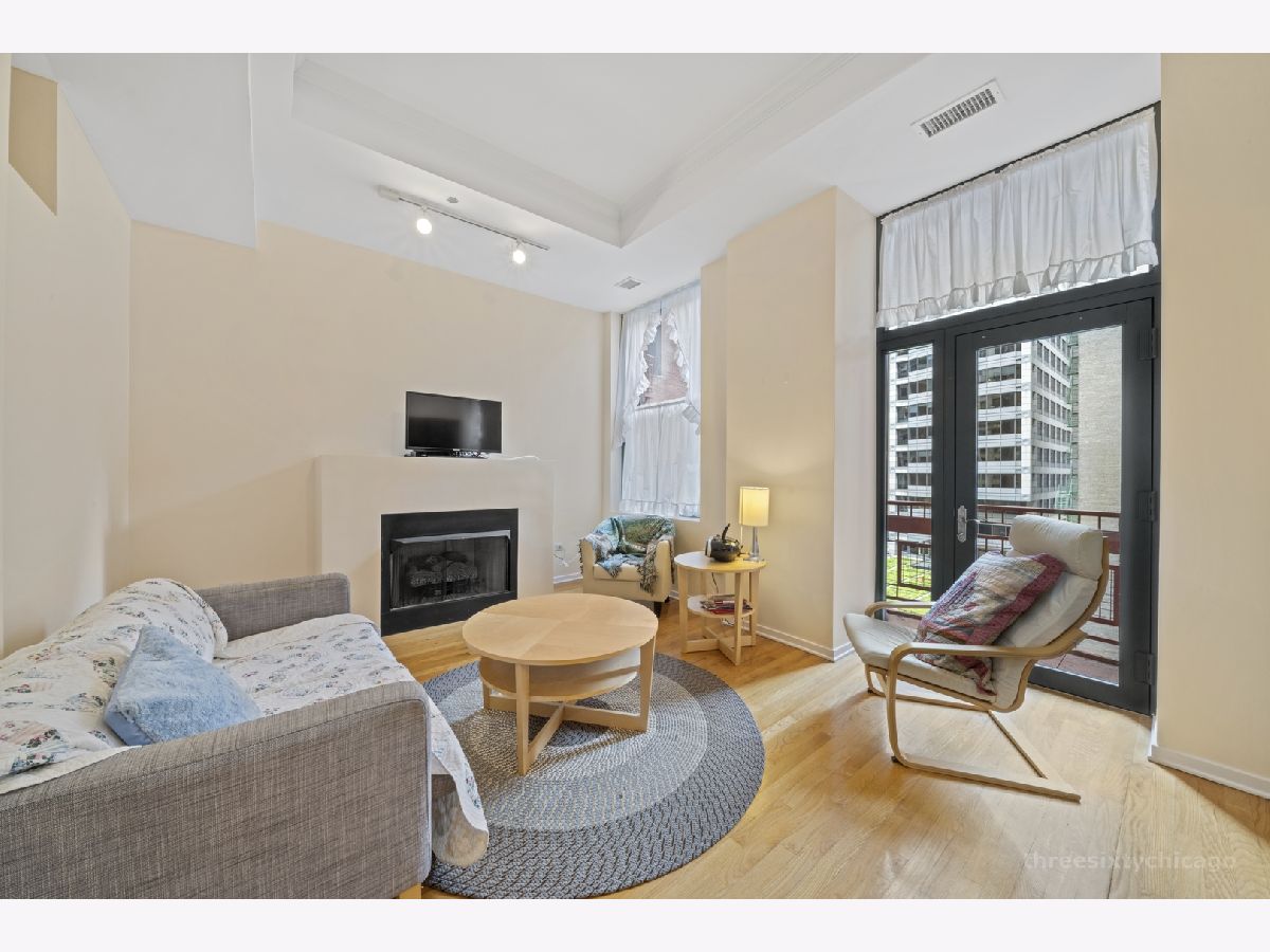 Condominiums Sold City Center Club Chicago Illinois, 208 Washington