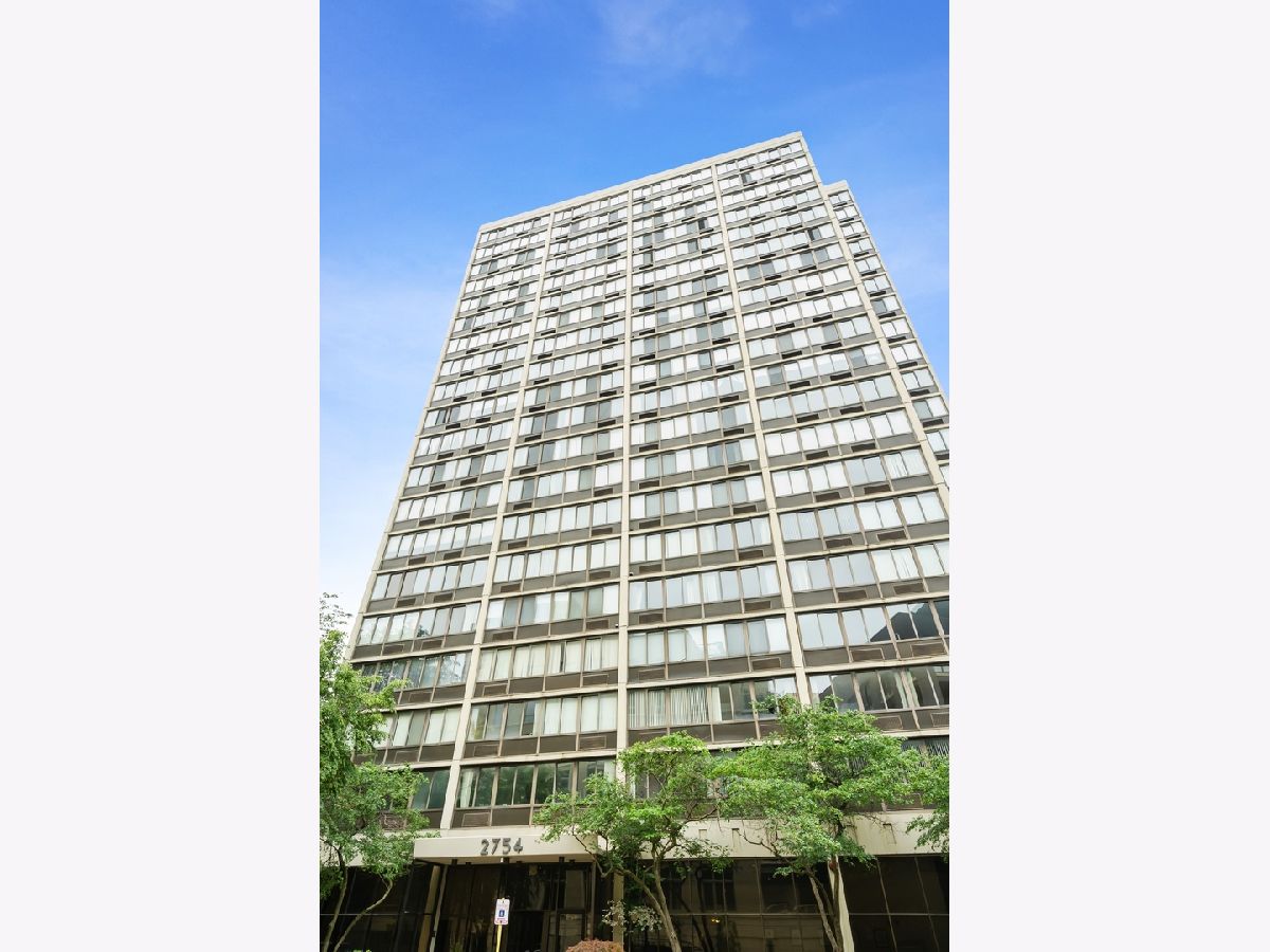 Condominiums Sold Hampden Tower Chicago Illinois, 2754 Hampden