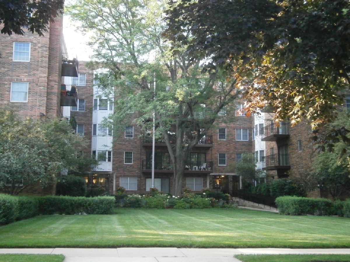 Condos & Townhomes Sold Oak Court Condominiums Evanston Illinois, 1501 Oak