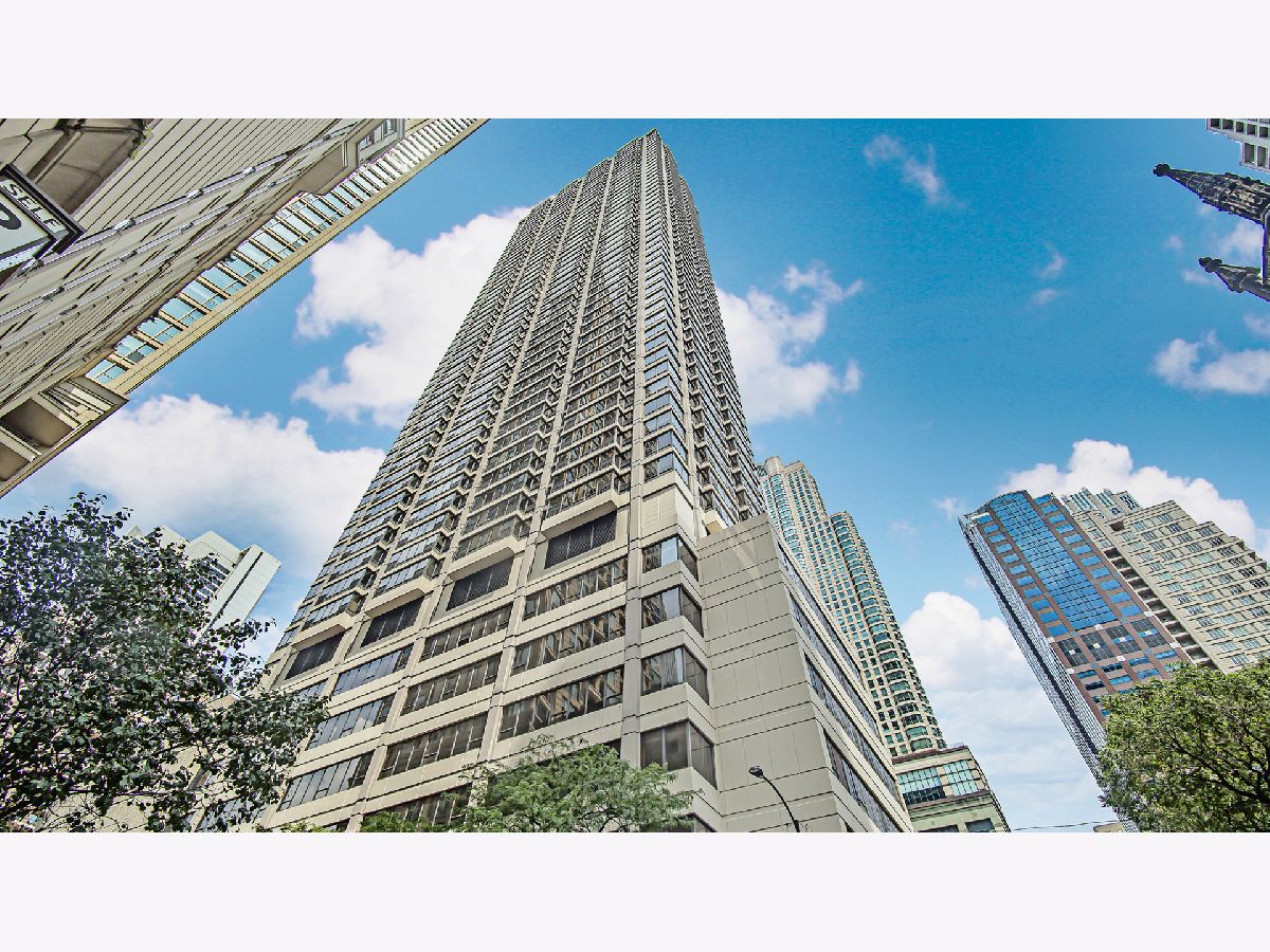 Condominiums Sold 30 E Huron Chicago Illinois, 30 Huron