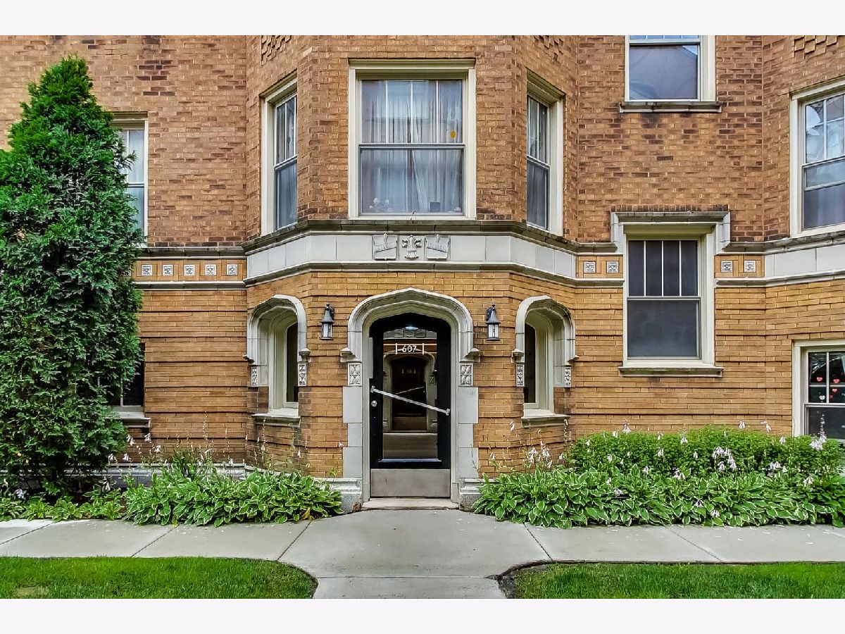 Condominiums Sold Easton Place Oak Park Illinois, 607 Washington