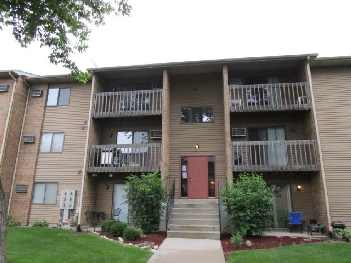 Condominiums Rented Virginia Road Condominiums Crystal Lake Illinois, 633 Virginia