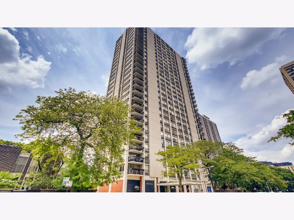Condominiums Rented Bryant House Chicago Illinois, 1455 Sandburg