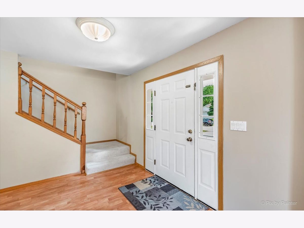 Homes Sold Lochwood Acres Crystal Lake Illinois, 327 Cascade
