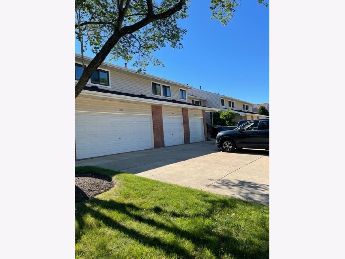 Townhomes & Condos & Homes Sold Hidden Lake Buffalo Grove Illinois, 1044 Hidden Lake
