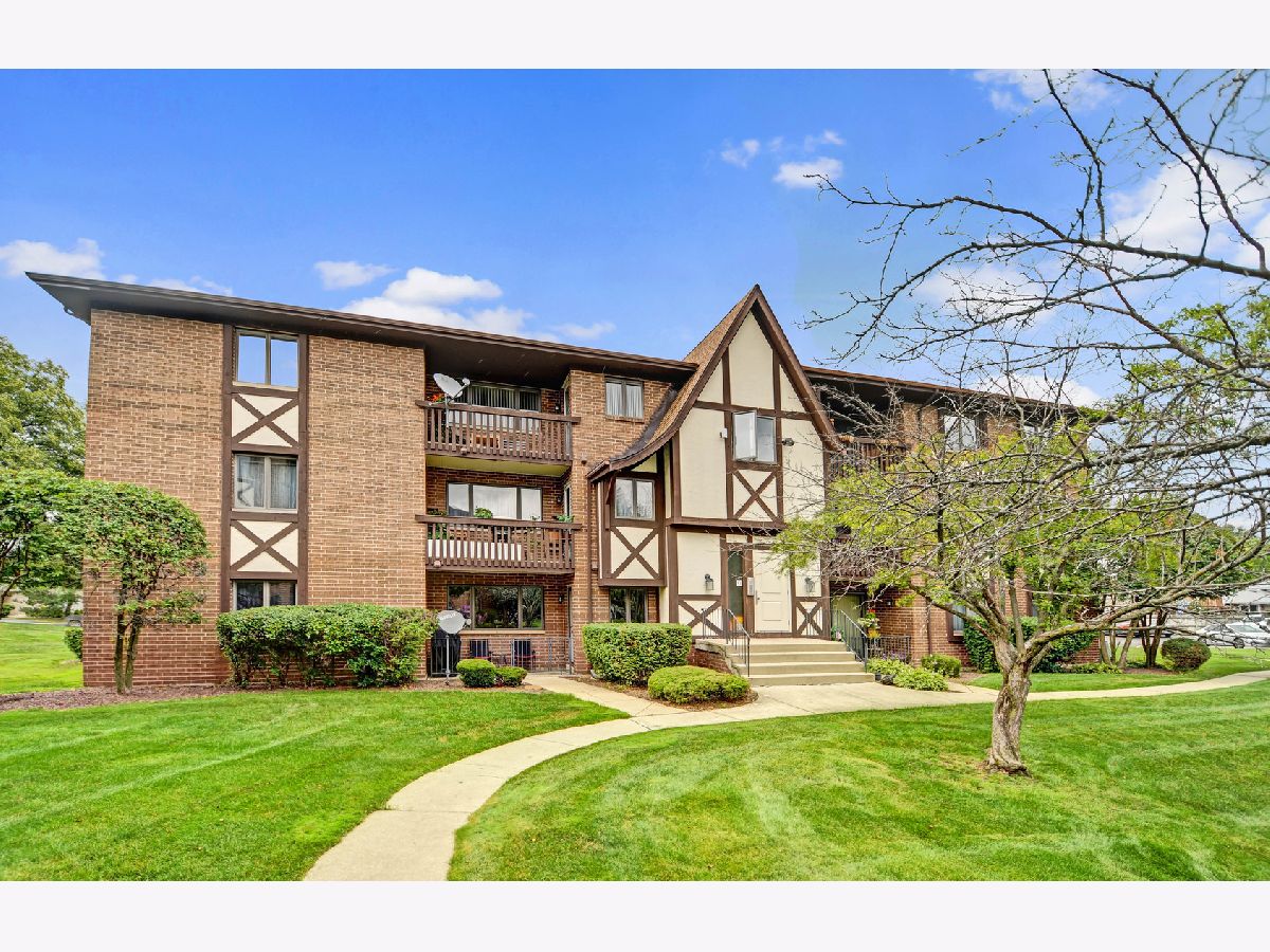 Condominiums Sold Palos Place Palos Hills Illinois, 10521 Palos