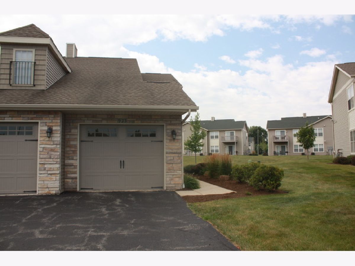 Condominiums Rented River Edge Sycamore Illinois, 923 Arvle