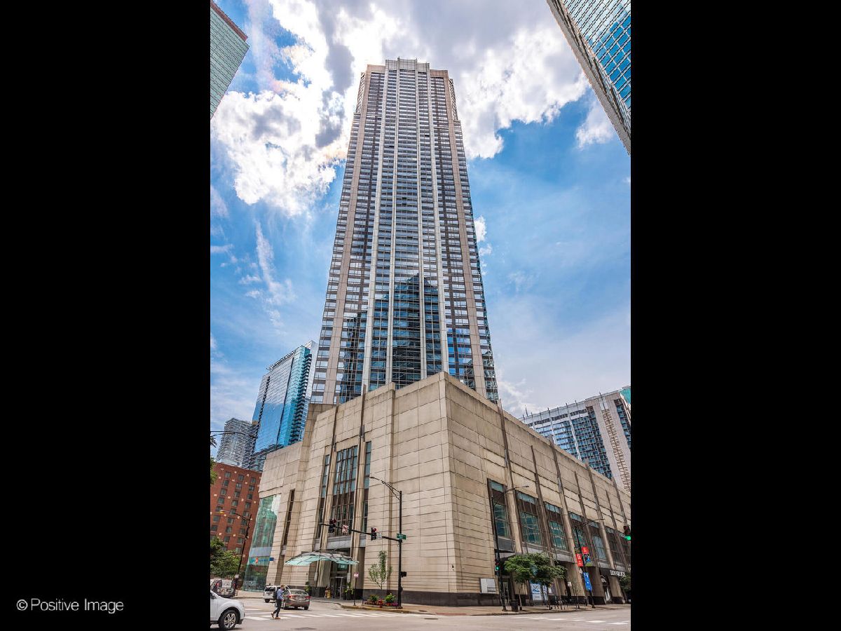 Condominiums Sold River East Chicago Illinois, 512 Mcclurg