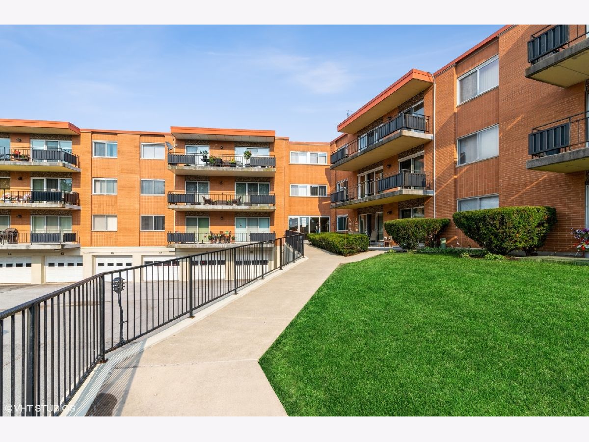 Condominiums Sold Cameo Homewood Illinois, 940 Holbrook