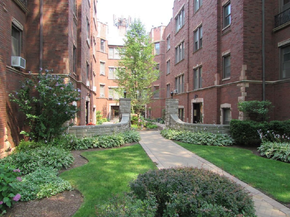 Condominiums Sold Pratt Artesian Condominiums Chicago Illinois, 6751 Artesian