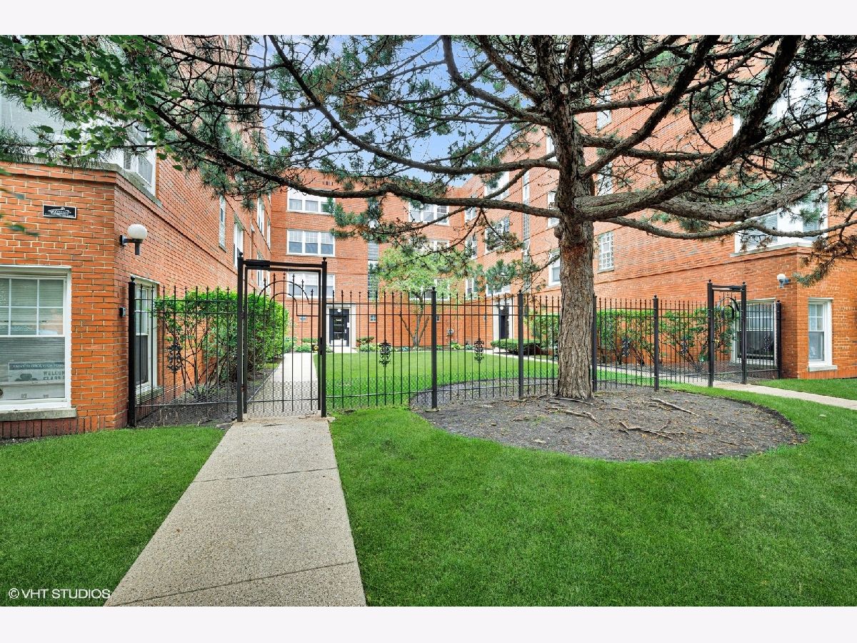 Condominiums Sold Linden Grove Chicago Illinois, 2408 Farragut