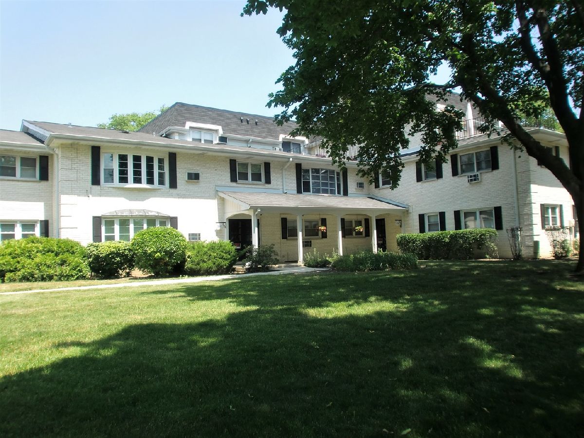 Condominiums Rented Hampton Courts Arlington Heights Illinois, 510 Eastman