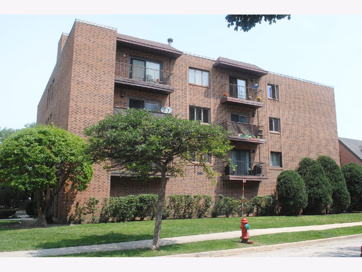 Condominiums Sold Laurel Canyon Des Plaines Illinois, 1302 Washington