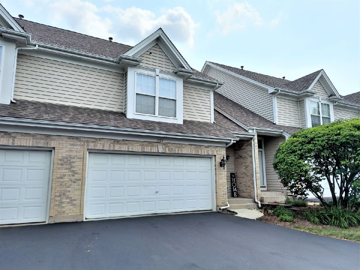 Townhomes Sold Newhaven Cary Illinois, 1129 Danbury