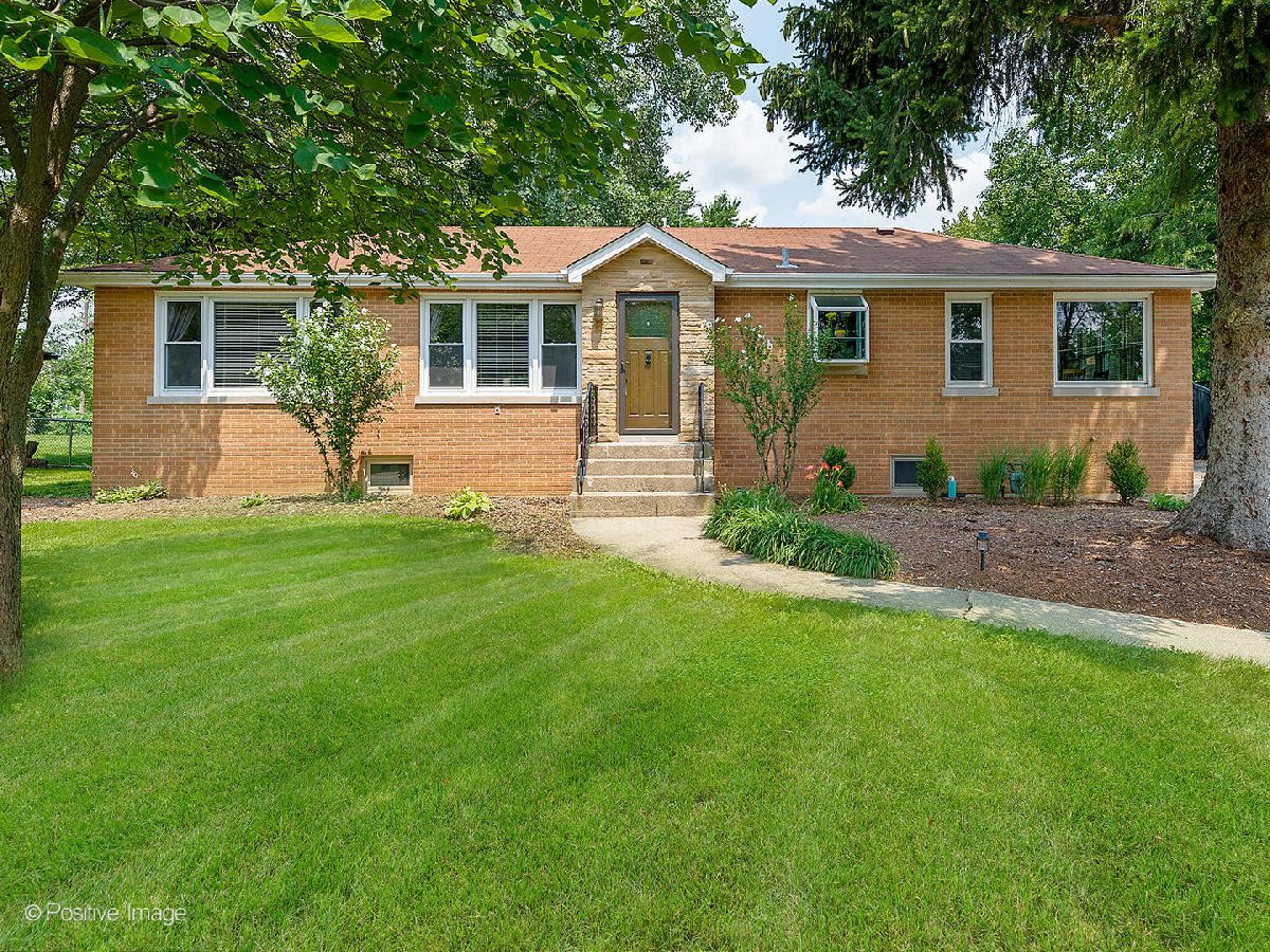 Homes Sold Waynewood West Chicago Illinois, 2N705 Woodcrest