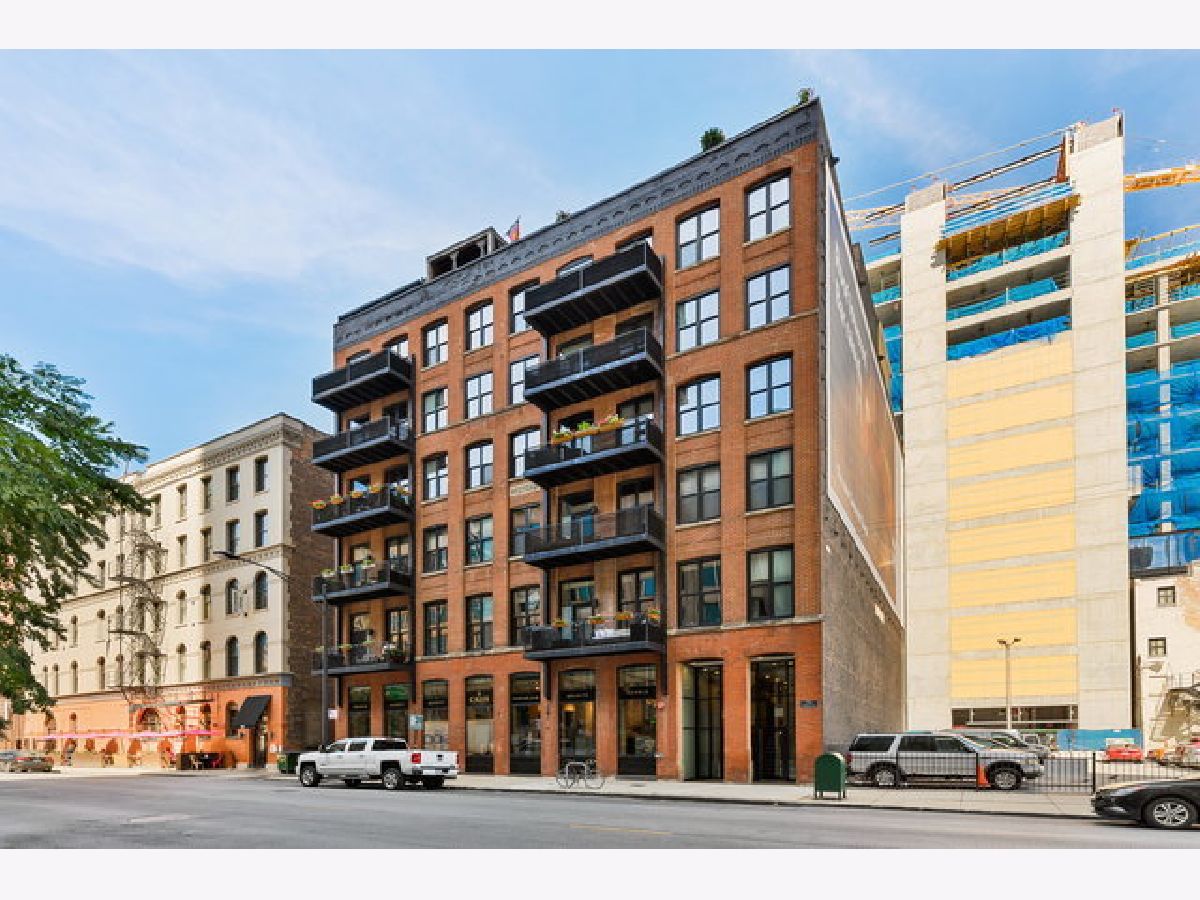 Condos & Townhomes Rented Lofts On West Hubbard Chicago Illinois, 154 Hubbard