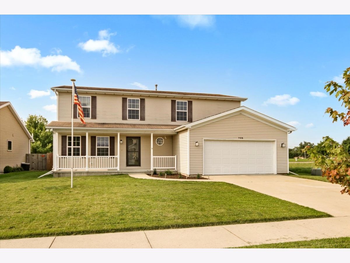 Homes & Condos & Townhomes Sold Collie Ridge Normal Illinois, 705 Approach