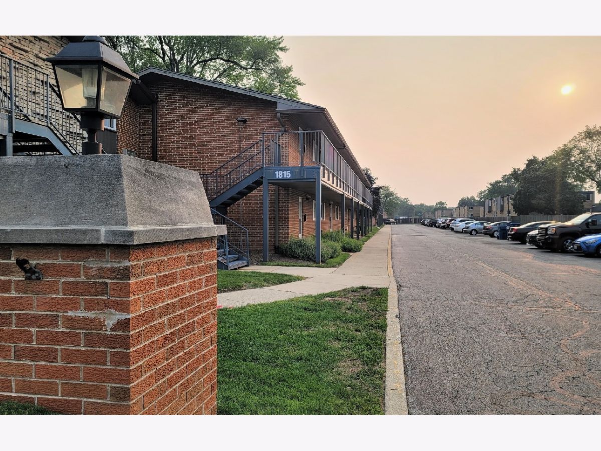 Condominiums Sold Dover Park Mount Prospect Illinois, 1815 Whitechapel