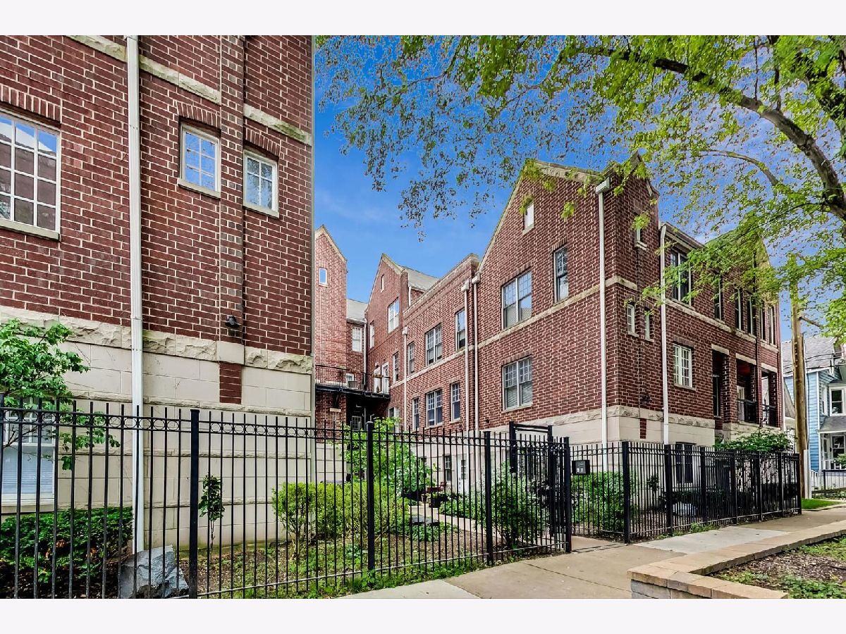 Townhomes Rented Hermitage Court Condos Chicago Illinois, 3955 Hermitage