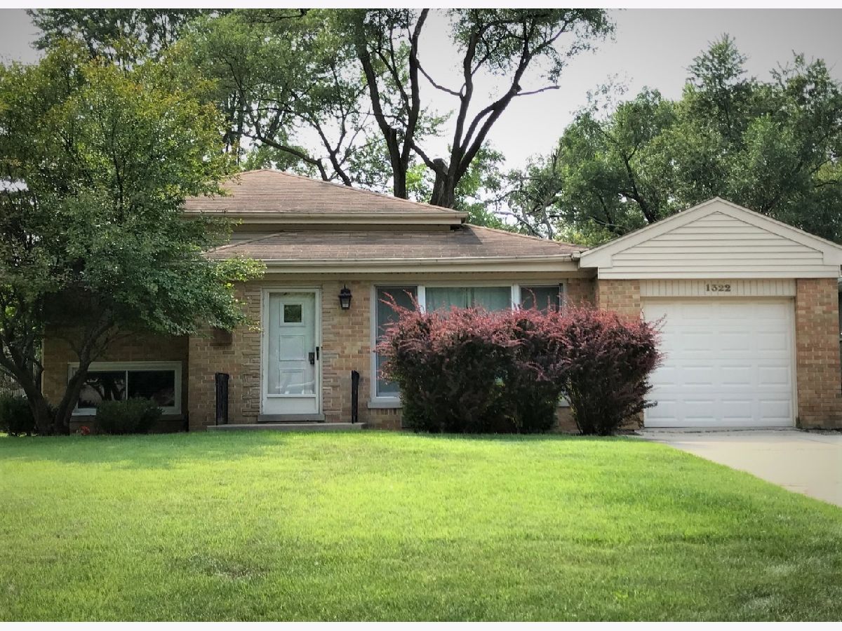 Homes Rented Northeast Deerfield Deerfield Illinois, 1322 Carlisle