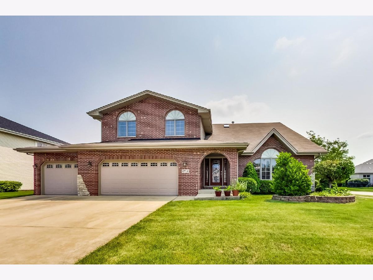 Homes & Condos & Townhomes Sold Radcliffe Place Tinley Park Illinois, 17719 Bishop