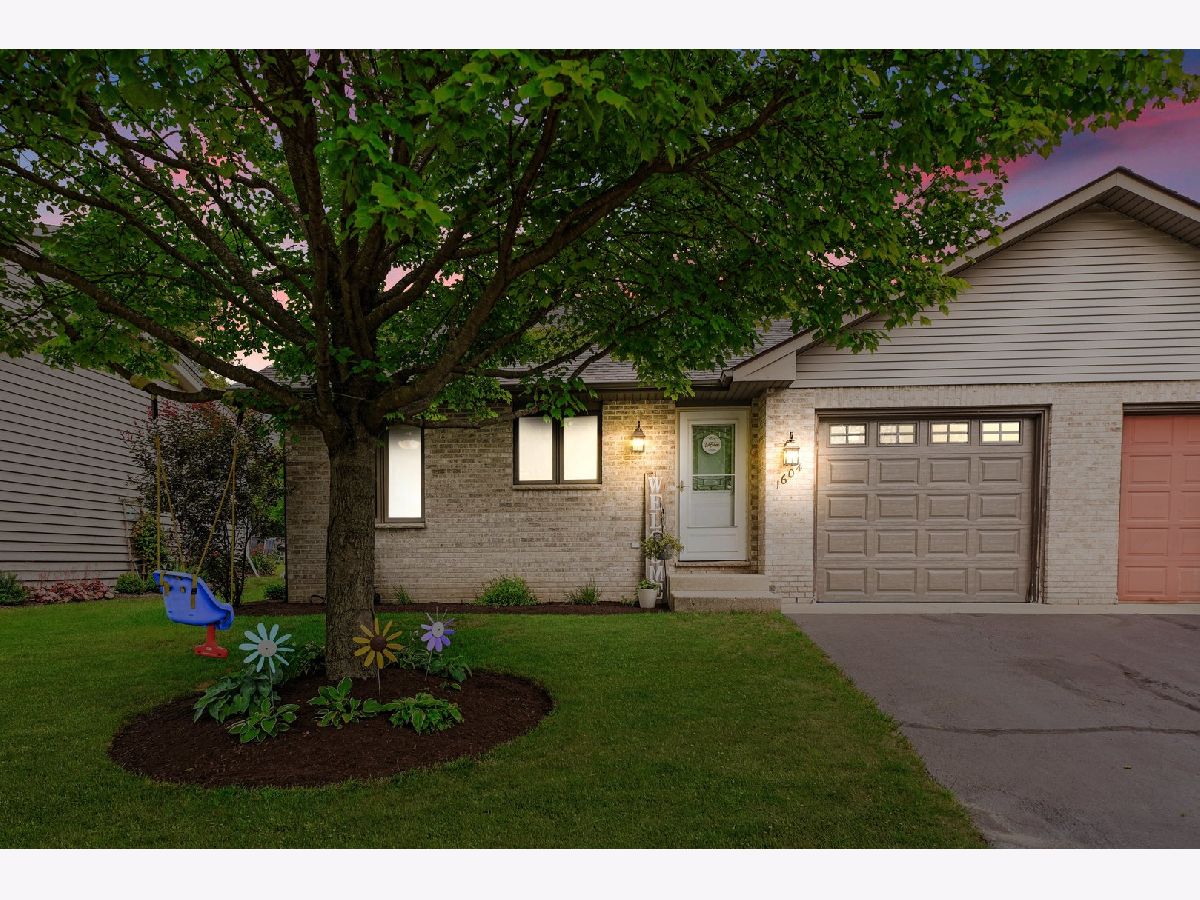Homes & Condos & Townhomes Sold Edgewood Woodstock Illinois, 1604 Poplar