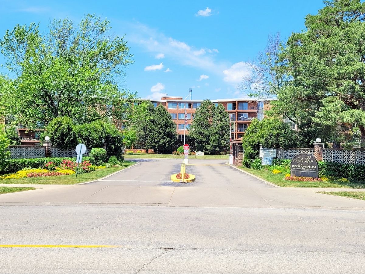Condominiums Sold Lake Run Prospect Heights Illinois, 16 Old Willow