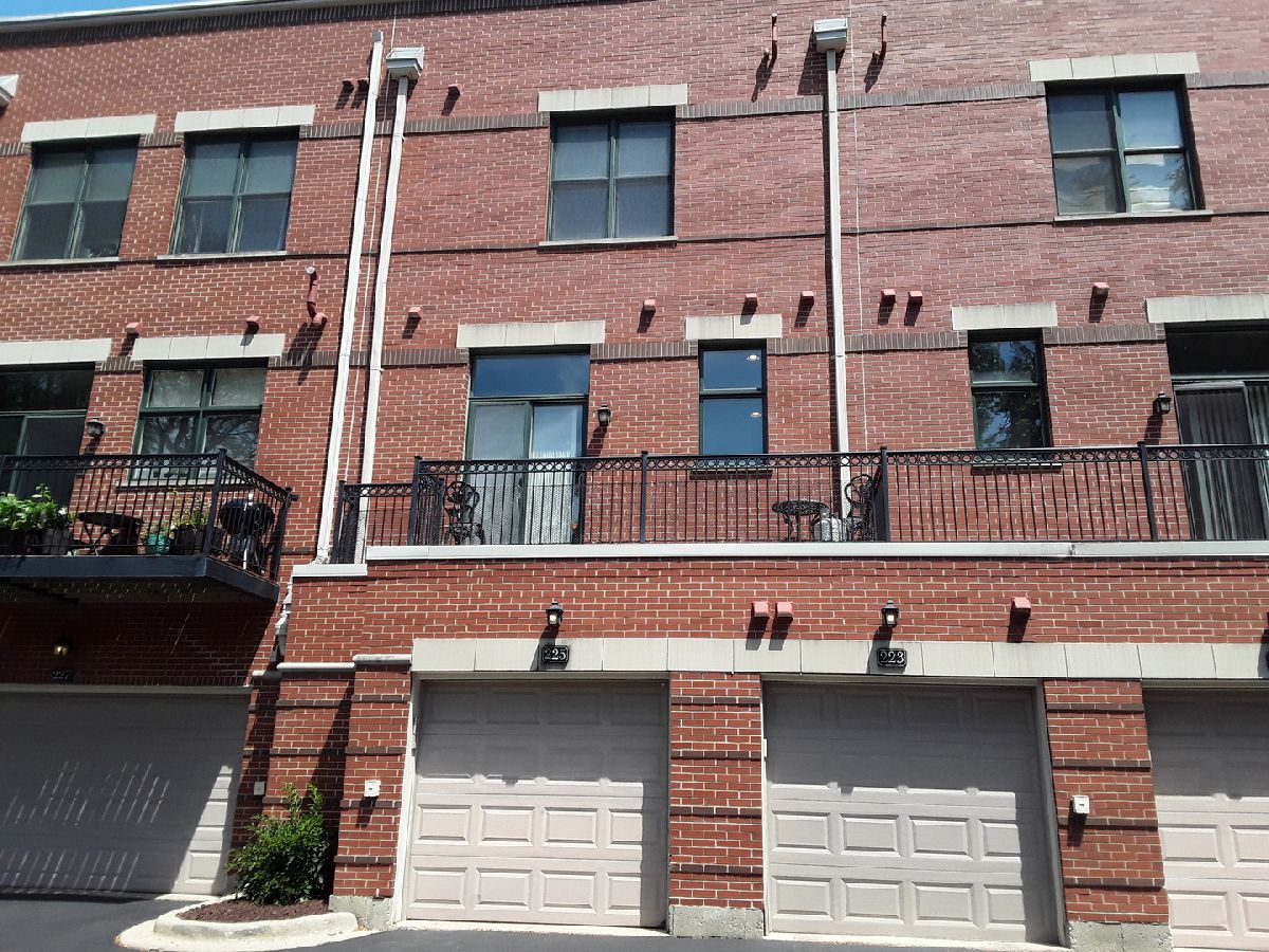Townhomes Rented Palatine Station Palatine Illinois, 225 Wood