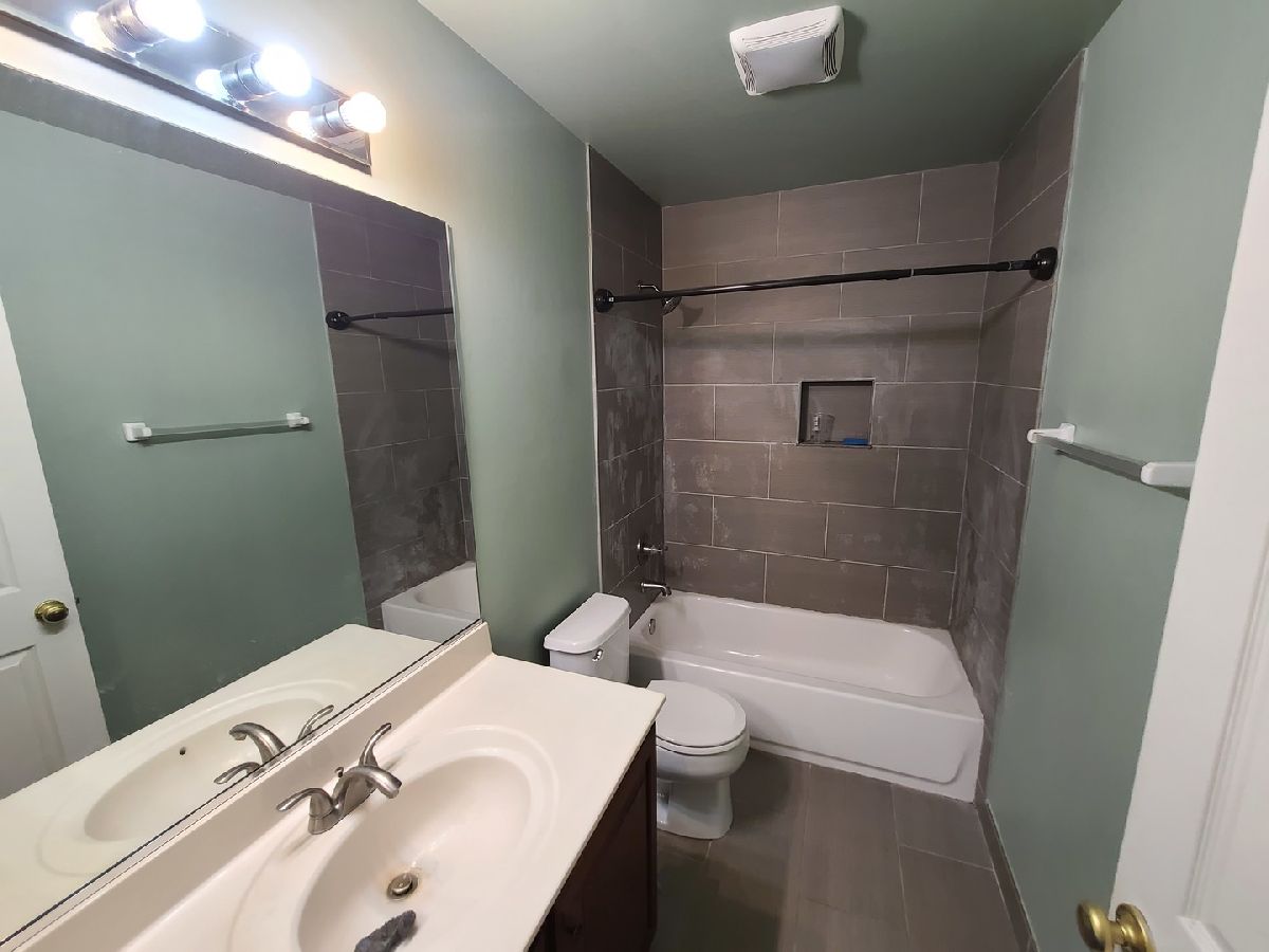 Homes & Townhomes & Condos Rented Bellchase Lake In The Hills Illinois, 200 Wedgewood