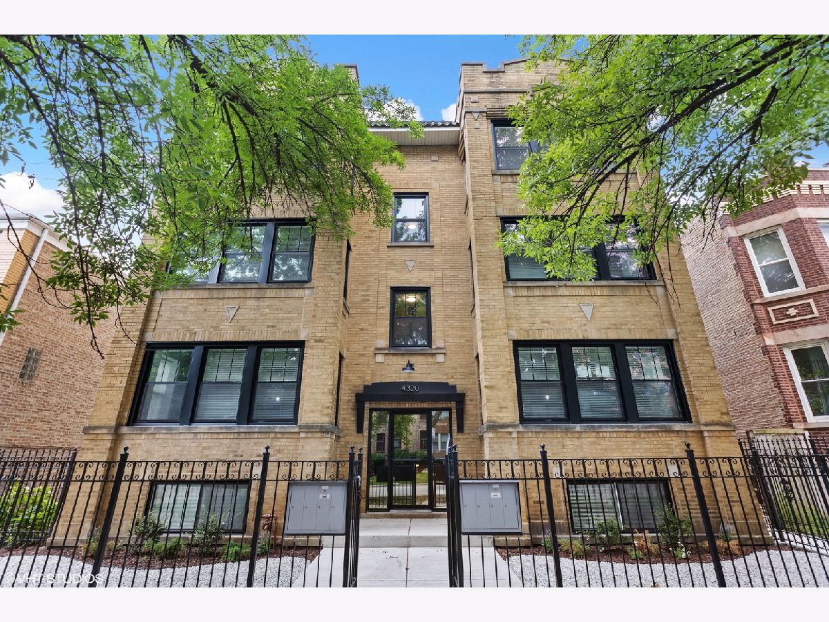 Condominiums & Homes Rented Horner Park Chicago Illinois, 4320 Francisco