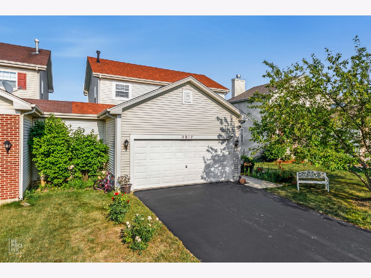 Homes & Townhomes Rented Lakewood Grove Round Lake Illinois, 1817 Hamlin