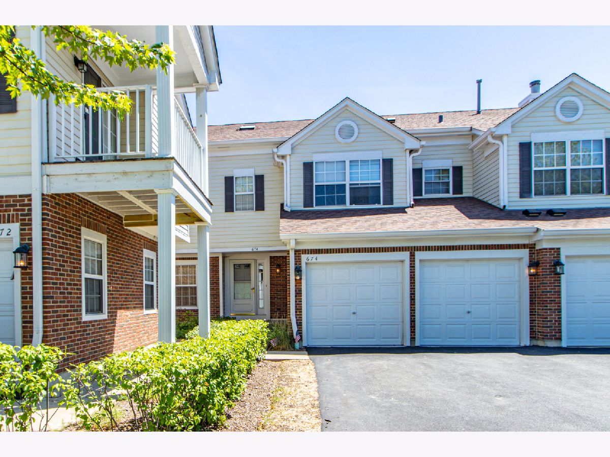 Townhomes & Condos Rented Carriages Of Grosse Pointe Vernon Hills Illinois, 674 Portage
