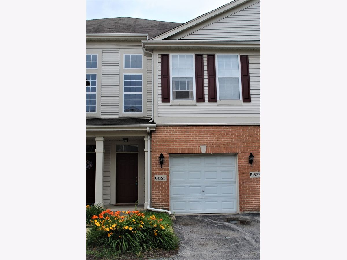 Asbury Woods Justice IL, Condos & Townhomes For Sale & For Rent Sadie