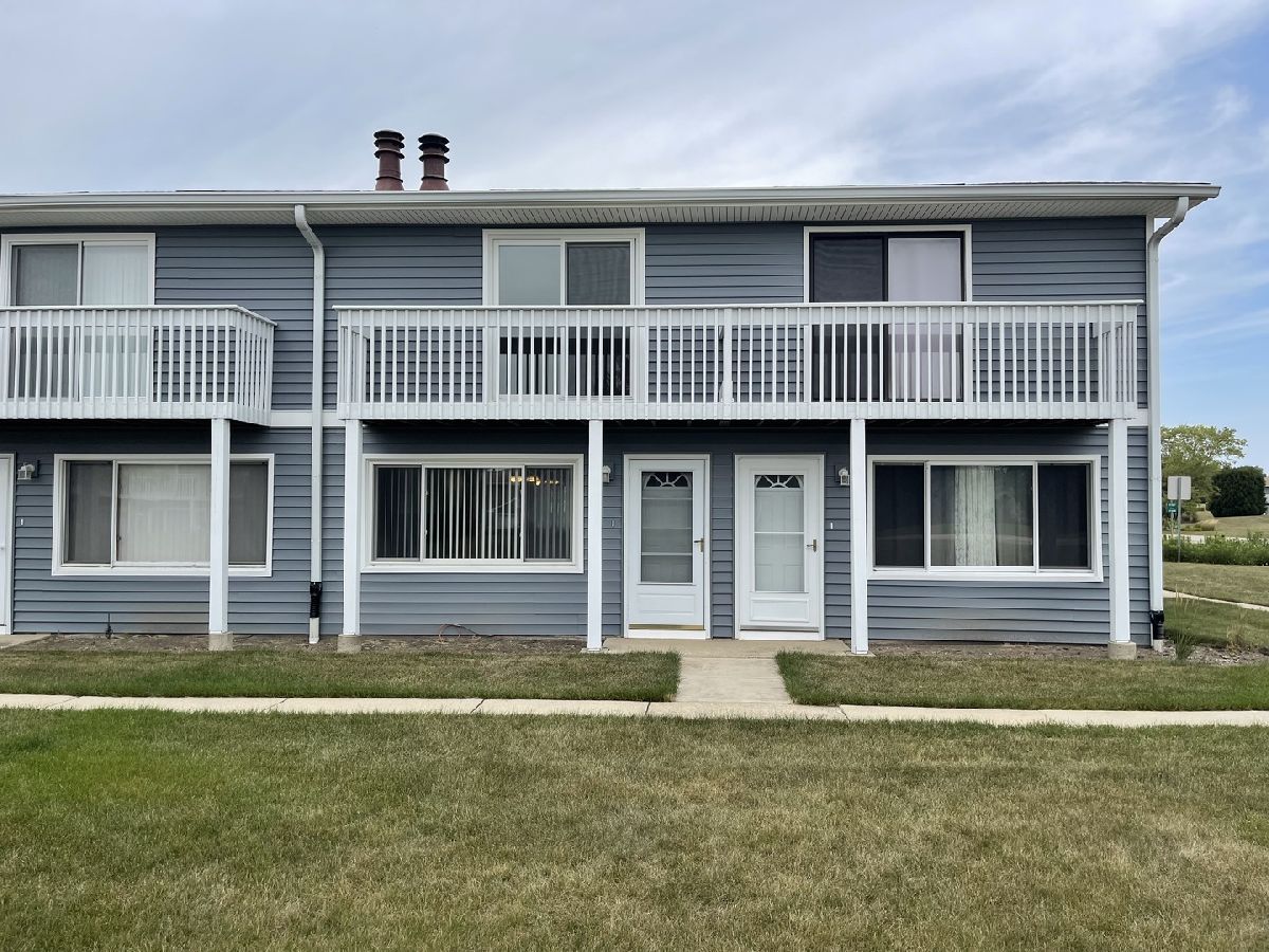 Townhomes & Condos Rented Woodland Hills Gurnee Illinois, 17329 Maple