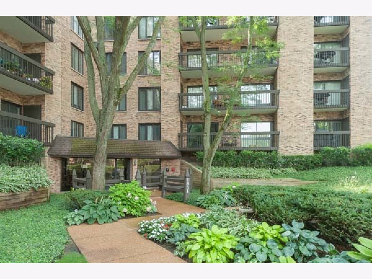 Mission Hills Northbrook IL, Condos & Townhomes & Homes For Sale & For