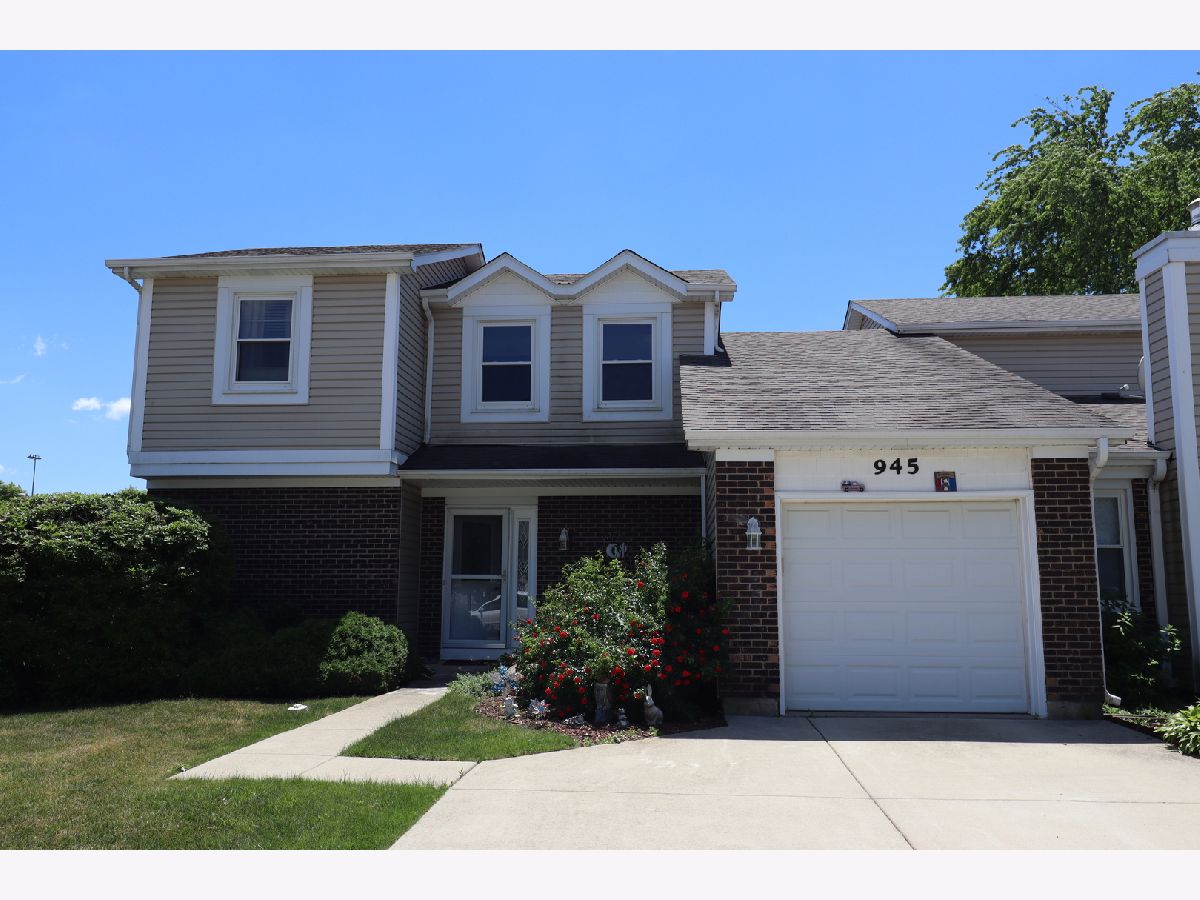 Townhomes Rented Colony Lake Schaumburg Illinois, 945 Fieldstone