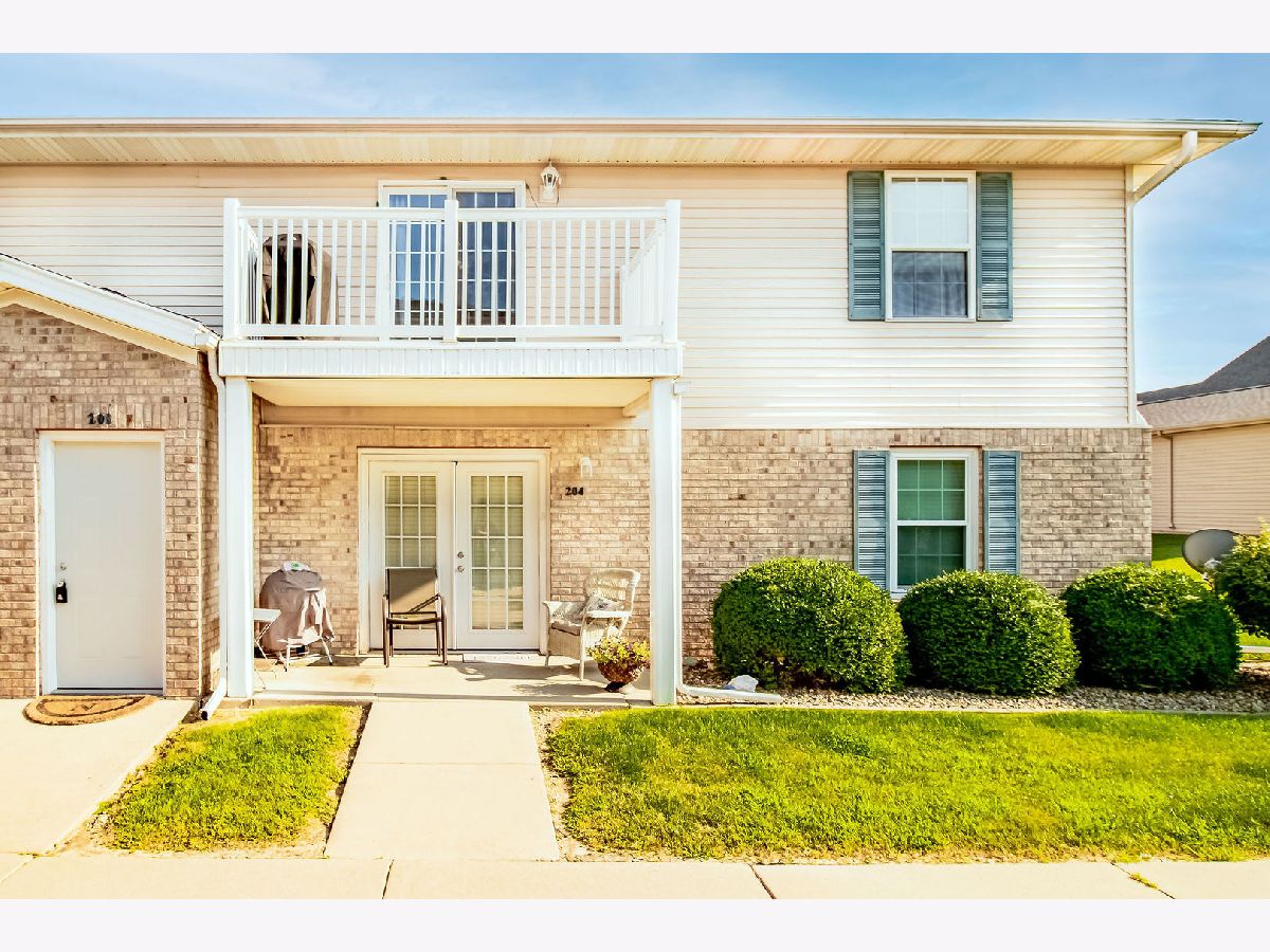 Condos & Townhomes Sold Airport Park Bloomington Illinois, 1040 Ekstam