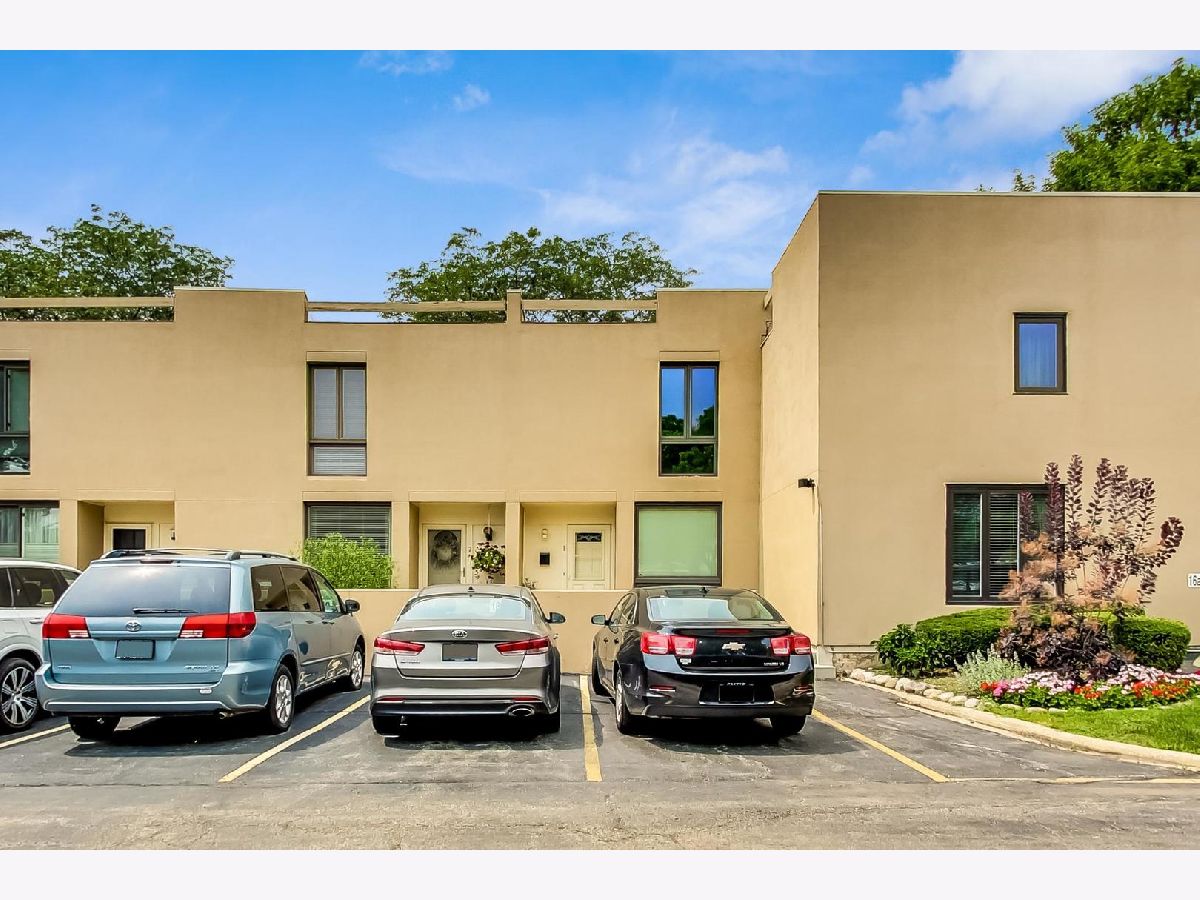 Townhomes & Condos Sold Atrium Elmhurst Illinois, 1 Oak Tree